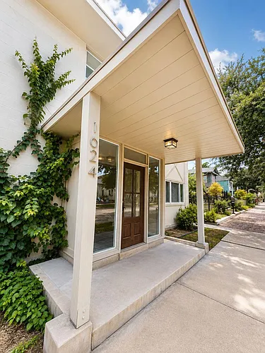 1624 Sealy #202 Photo 1