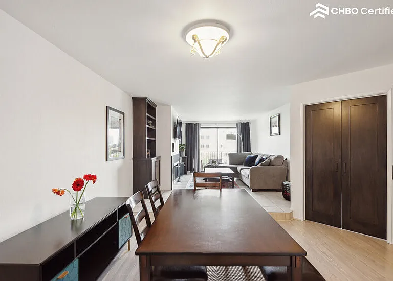 1942 Grace Ave #217 — Photo 4