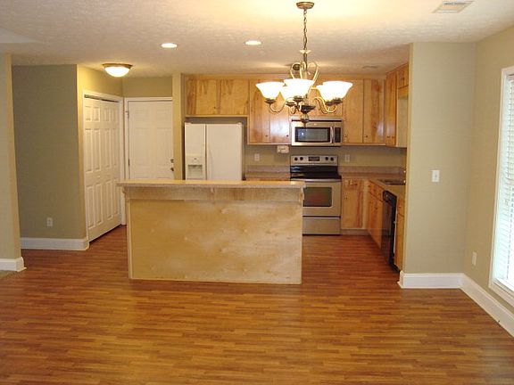 4th image of 198 Lee Road 246