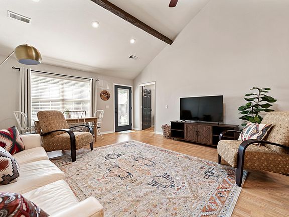 2nd image of 205 NE J St #2