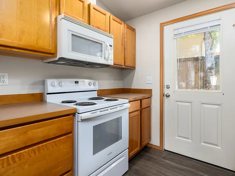 Chelsea Village Townhomes — Photo 24