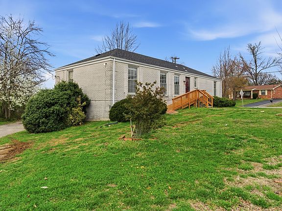 2nd image of 2518 Edge O Lake Dr
