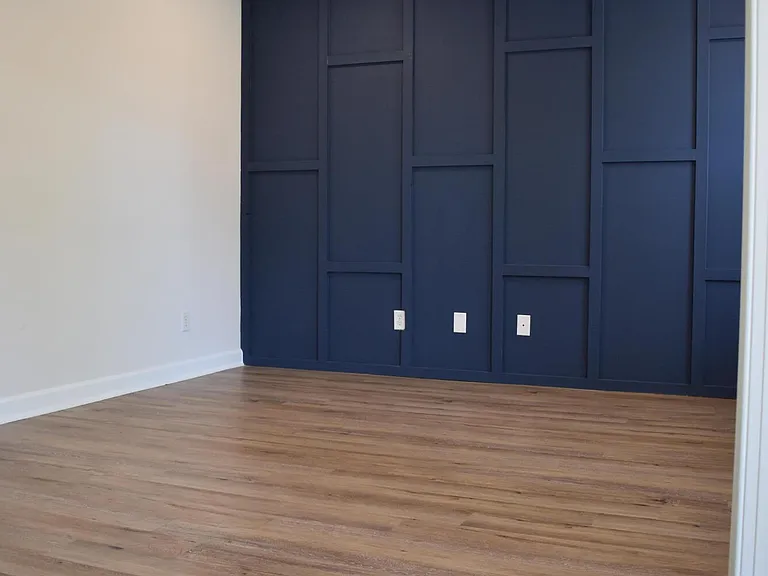 201 Bainbridge Dr — Photo 2