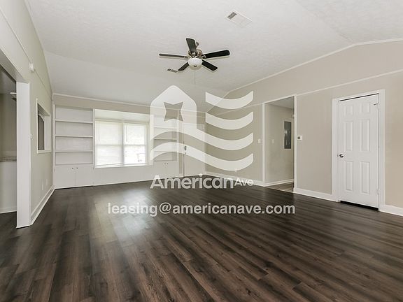781642_002_living_room_13930600.jpg