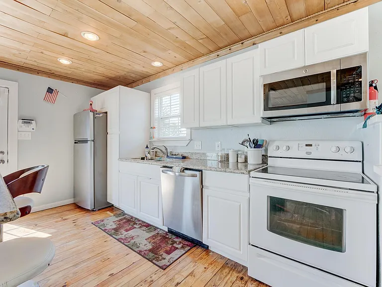 4211 Surf Dr — Photo 15