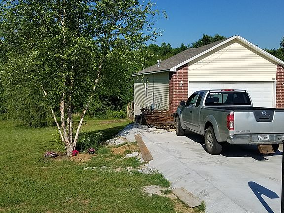 3rd image of 107 Walnut Ct