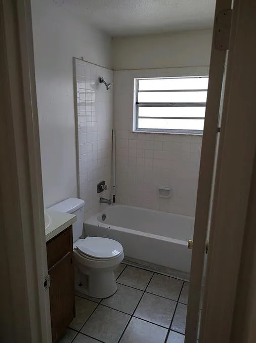 1209 Carson Dr — Photo 4