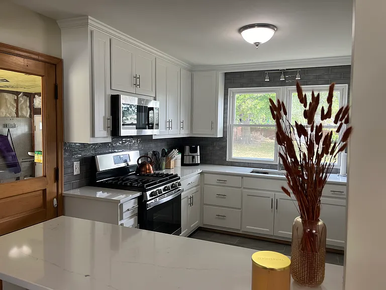 5825 Horton St — Photo 4