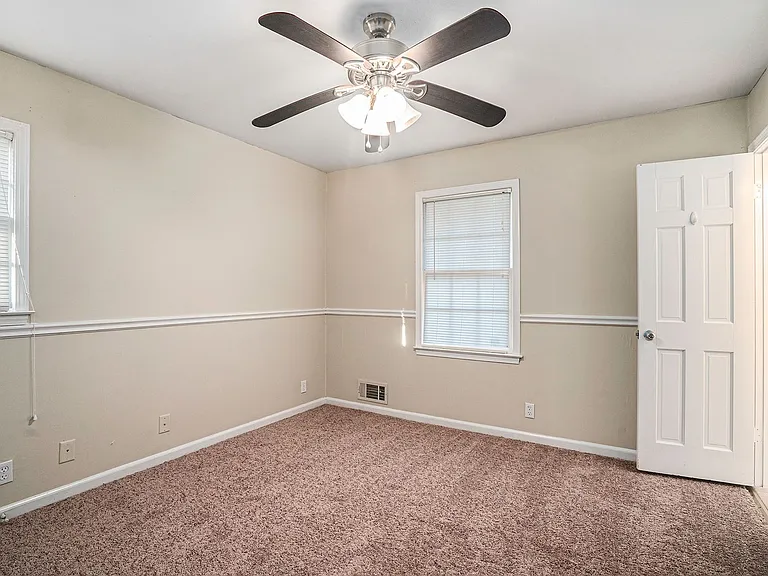 3845 Woodyhill Dr — Photo 10