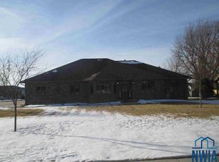 500 W Country Club Rd, Sheldon, IA 51201