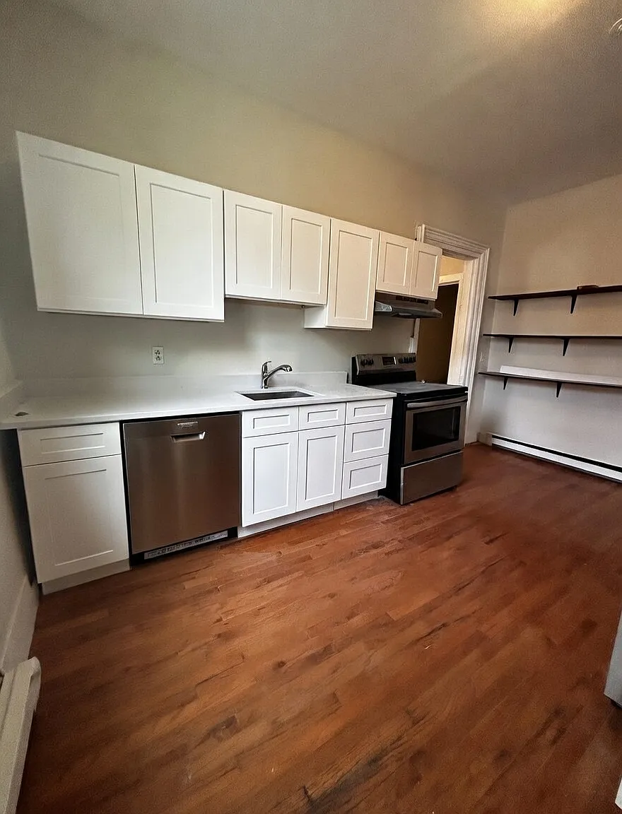1 bed, 880 sqft, $2,400 — Photo 3