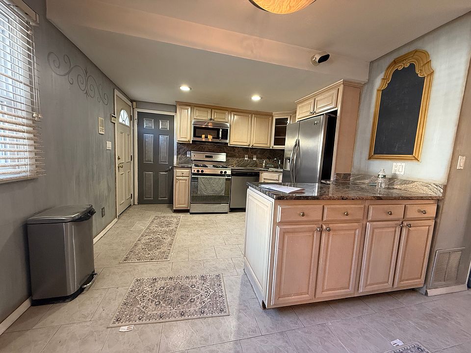 1st image of 17 Everton Ave #1F