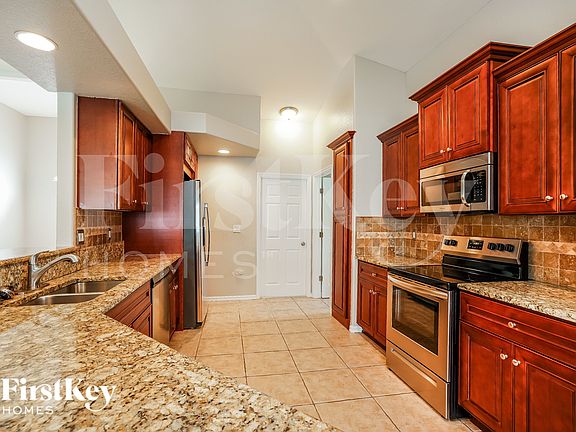 5th image of 3720 SW 16th Pl