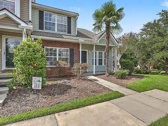 3rd image of 132 Hornby Cir
