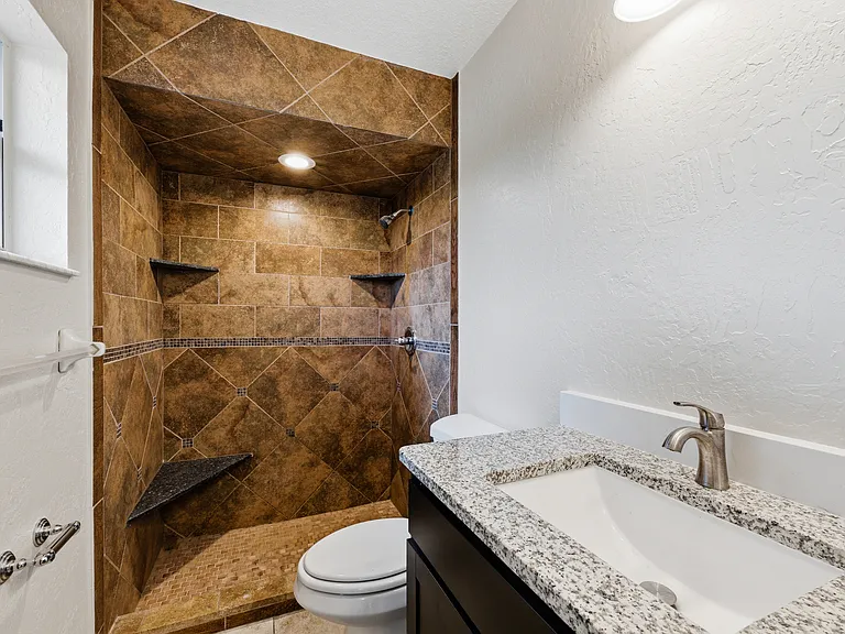 7302 Santa Clara Blvd — Photo 26