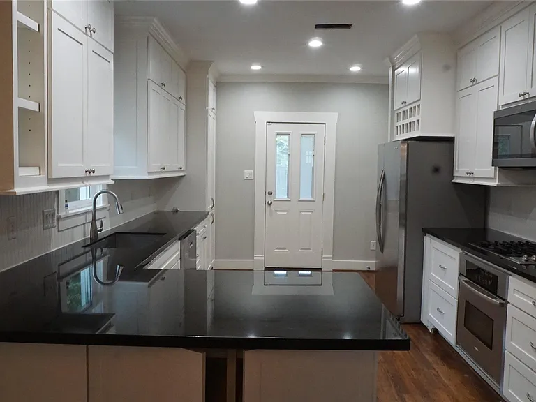 825 Algregg St — Photo 9