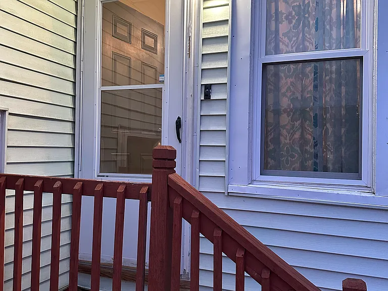 127 Fox St — Photo 1