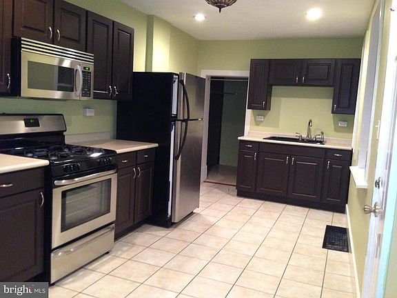 3rd image of 23 N Plum St