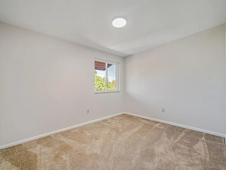 Brooklane Manor Apartments — Photo 72