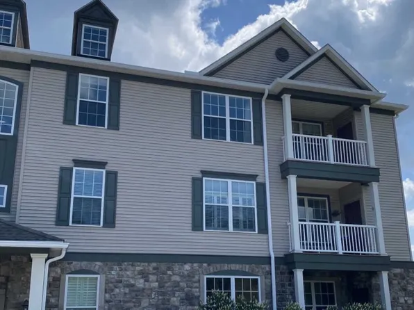 115 Alma Mater Dr APT 304, State College, PA 16803