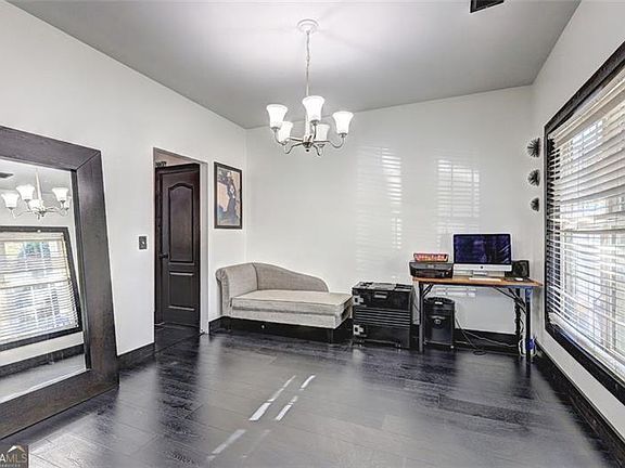 5th image of 512 Vickers Ln