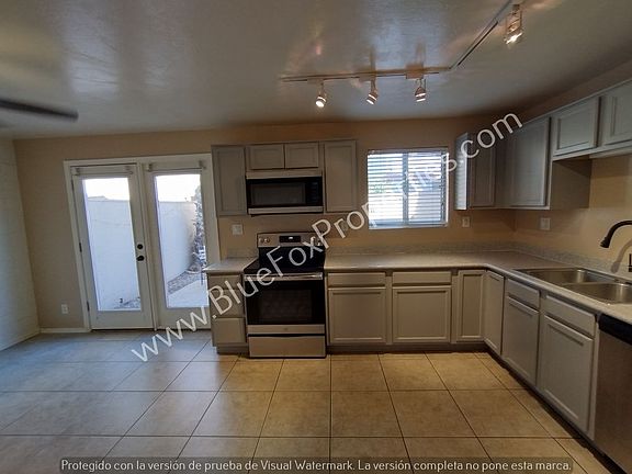 4th image of 904 N Desert Ave