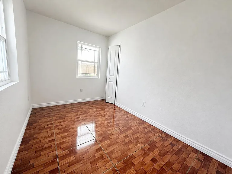 10407 1/2 Juniper St — Photo 7