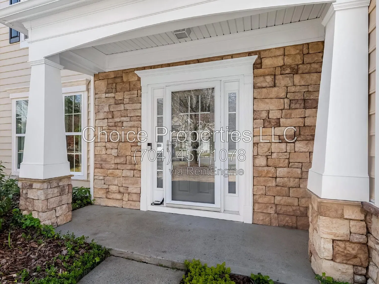 5 bed, 2.5 bath, 2330 sqft, $2,995 — Photo 2
