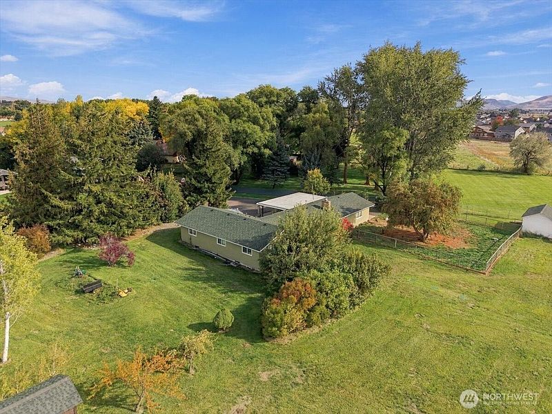 2nd image of 2104 W Dry Creek Road