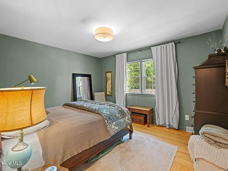 202 Windemere Rd — Photo 25