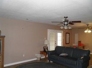 8 Cedar Ln, Gretna, LA 70053