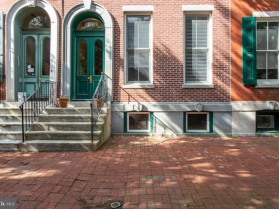 2nd image of 1719-21 Wallace St #204