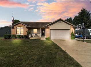 238 Ironwood Dr, Adrian, MI 49221