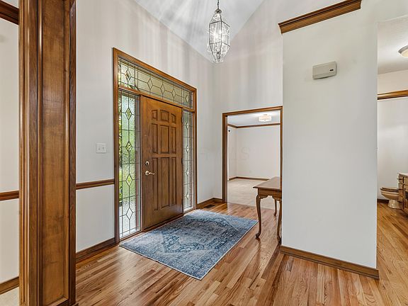 5th image of 211 McKenna Creek Dr