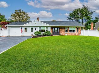 38 Dorchester Rd, Smithtown, NY 11787