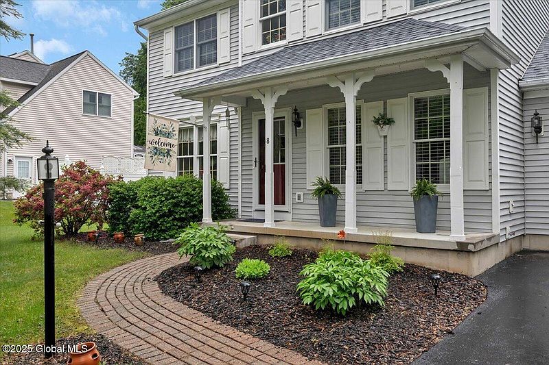 4th image of 8 Coneflower Court
