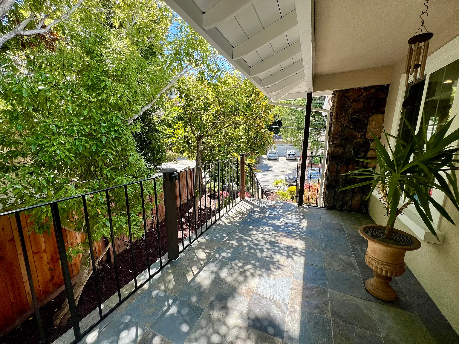 3 bed, 2020 sqft, $7,500 — Photo 3