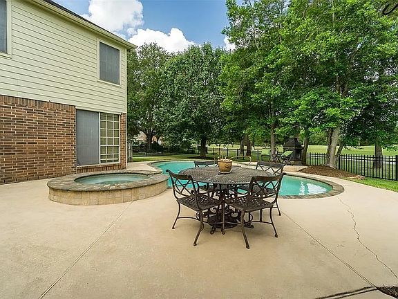 4th image of 2418 Sawgrass Ct