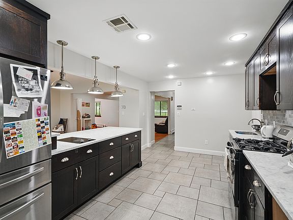 5th image of 14 Lori Ln