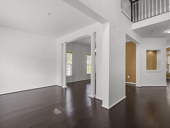 4th image of 4304 Medallion Dr