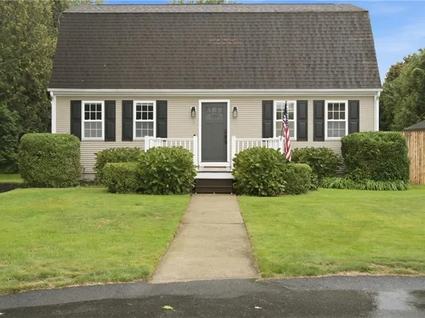 9 Mallory Ct, Bristol, RI 02809