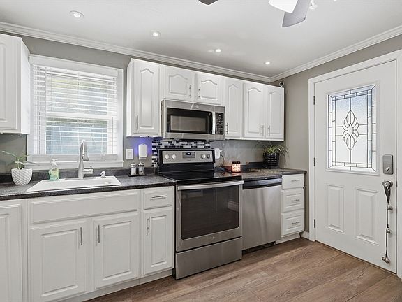 4th image of 32 Malburn St
