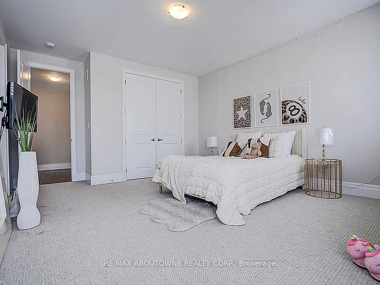 1362 Lynx Gdns — Photo 39