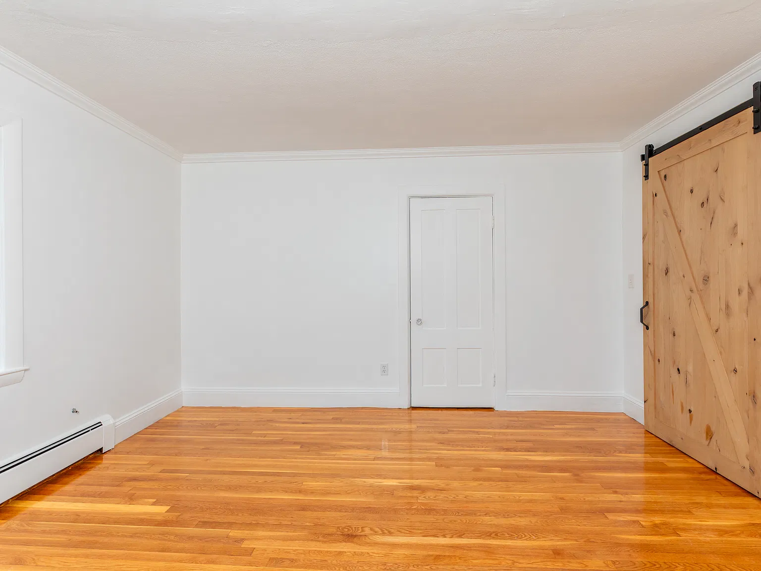 3 bed, 1300 sqft, $3,100 — Photo 4