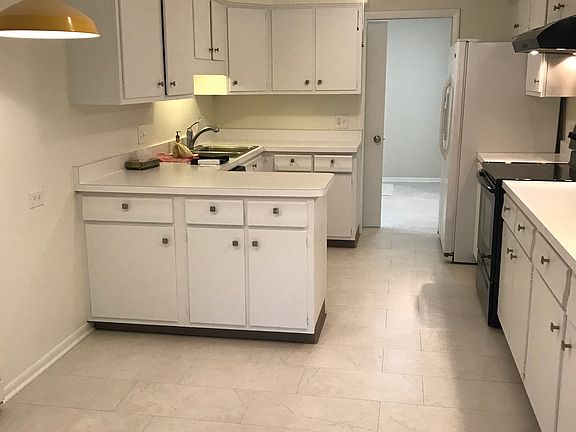 3rd image of 2812 E Bel Aire Dr APT 104