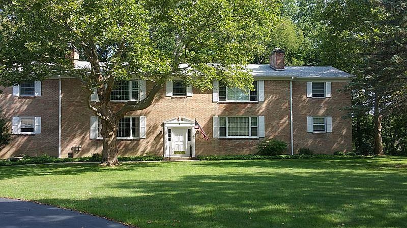 1st image of 6 Woodbrook Dr APT 2
