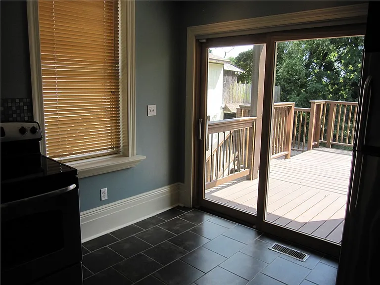 471 Oneida St — Photo 16