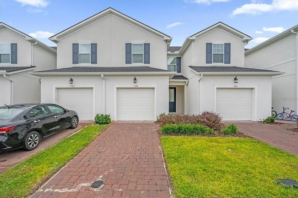 3 bed, 2.5 bath, 1550 sqft, $2,500 — Photo 1