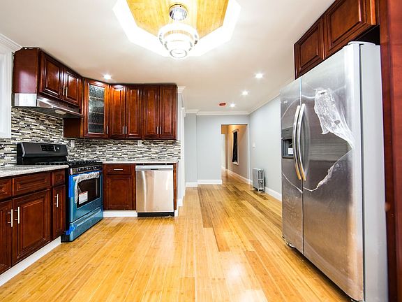 4th image of 10823 157th St