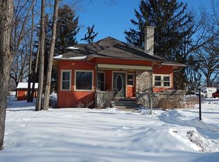 142 Eagle Lake Ave, Mukwonago, WI 53149